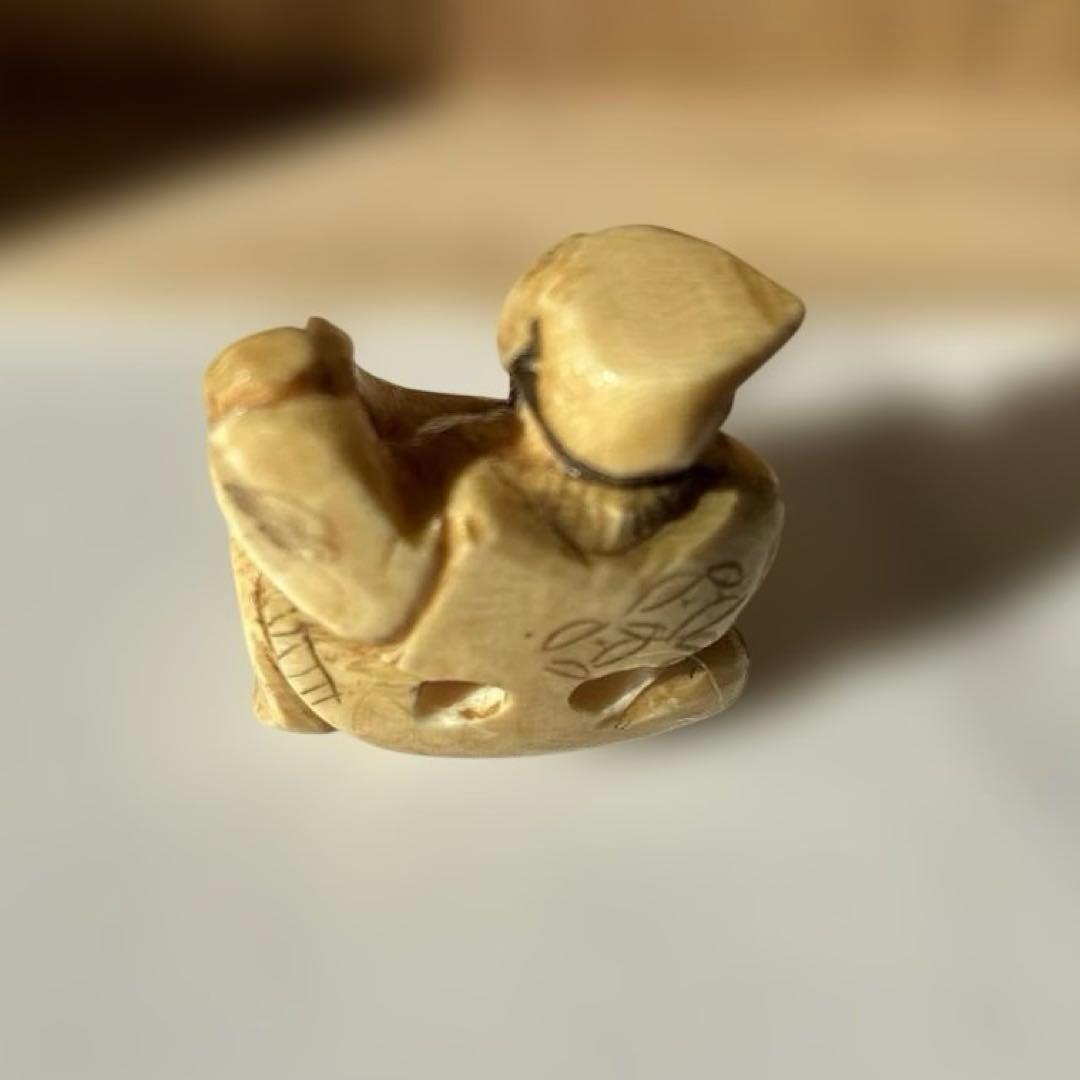 アンティーク 根付 漁師 網引き 彫刻 縁起物 提げ物