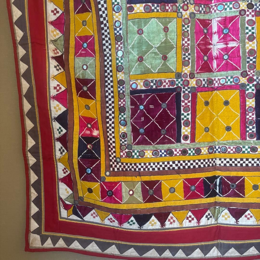 インドアンティークミラーワーク刺繍タペストリー