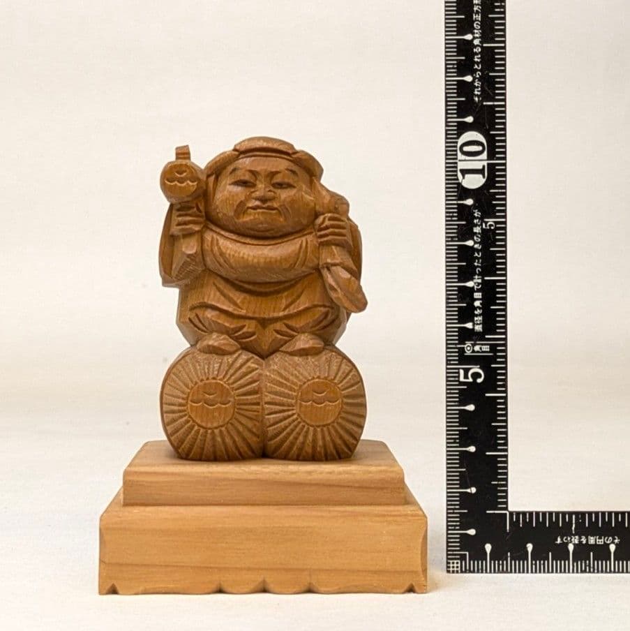 【セール・新品】大黒天　台付き　木地彫り　総高さ約11㎝　大黒様　大黒天