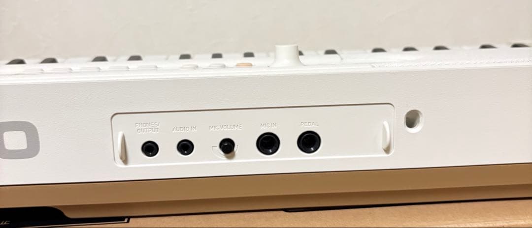 【極美品】CASIO カシオ　LK-526 光ナビゲーション　デジタルキーボード