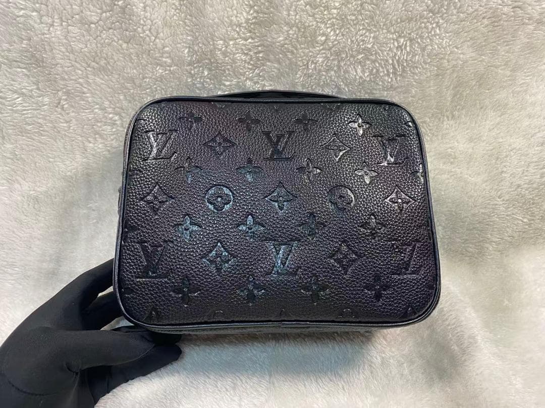 Louis Vuitton ブラックレザーショルダーバッグ