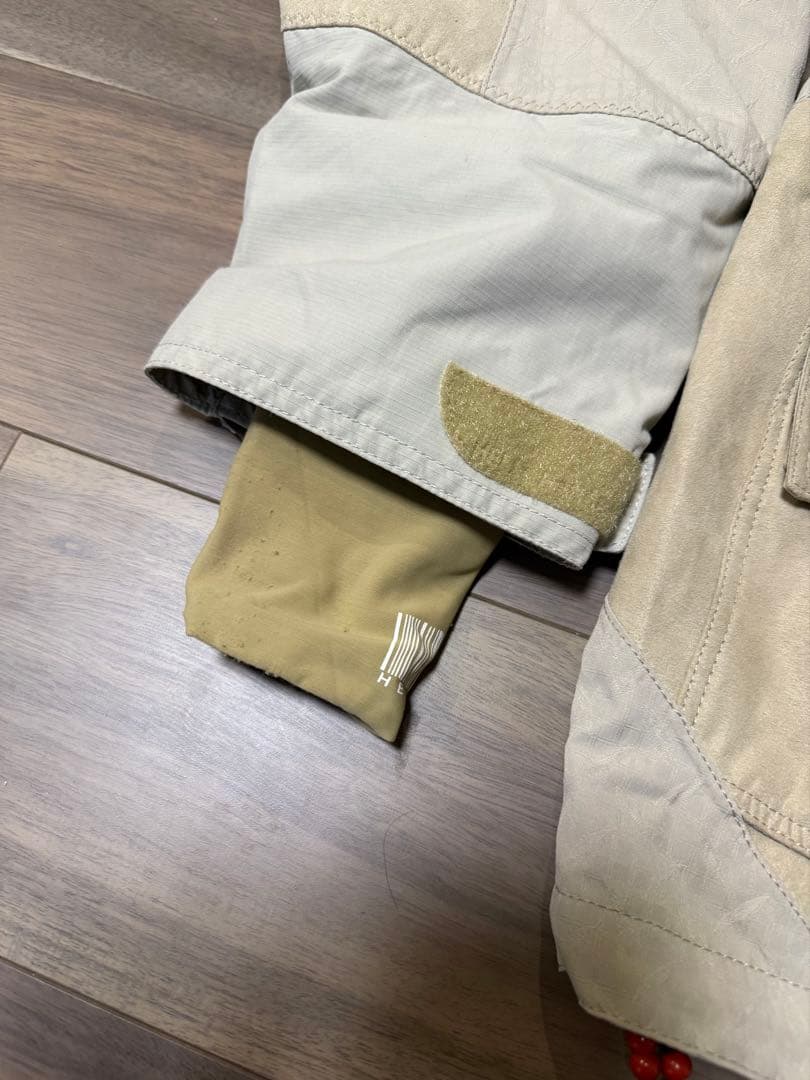 Helly Hansen ベージュ スノーボードジャケット