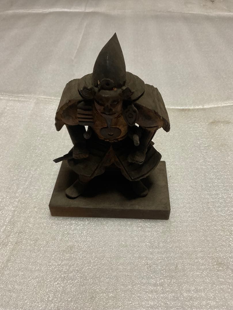古武士の木彫り像【年代物アンティーク／岡山県加茂町にて仕入れ品】。