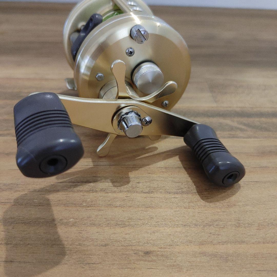 SHIMANO CALCUTTA 201ベイトリール ゴールド