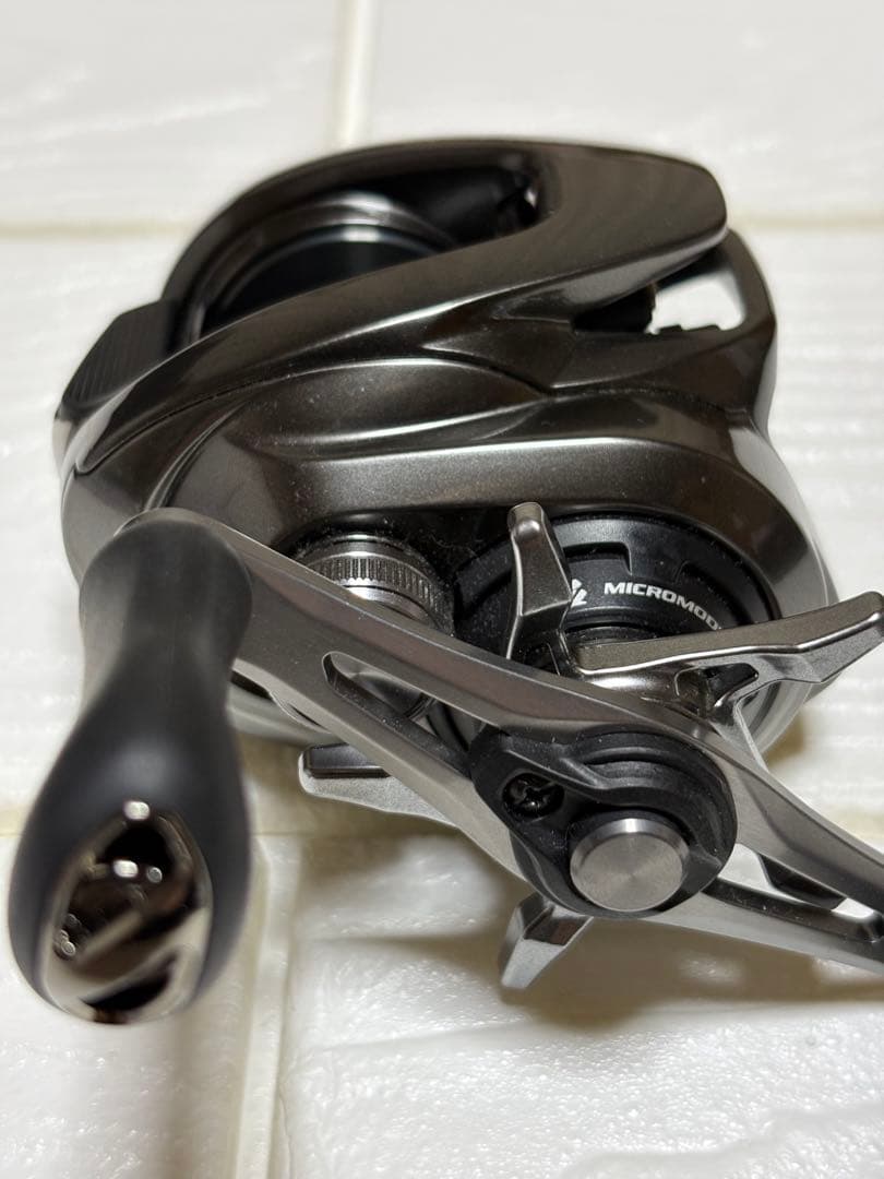 美品　シマノ　20メタニウム　6.2 右ハンドル　箱有り