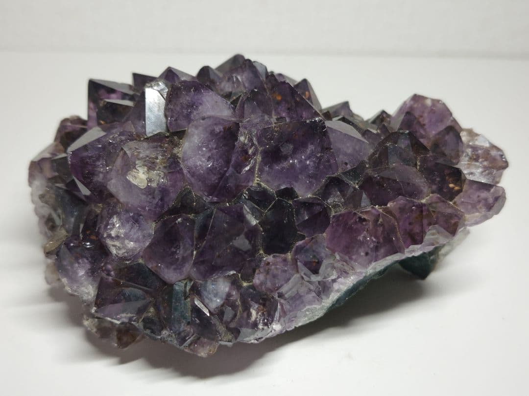 アメジスト 1.3kg 水晶 クォーツ 原石 鑑賞石 自然石 誕生石 鉱物 水石