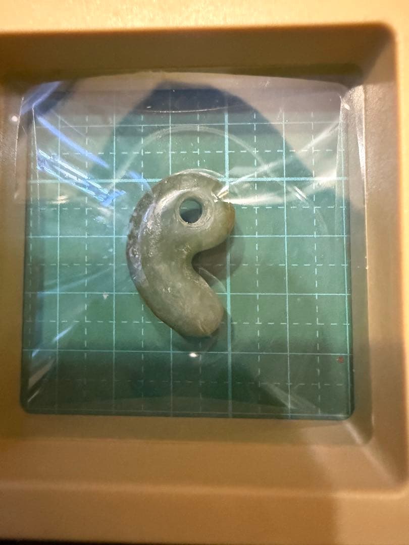 糸魚川産‼️勾玉‼️ご覧の通り説明不要の上クラス‼️青海の濃緑色ヒスイ‼️ロウカン‼️