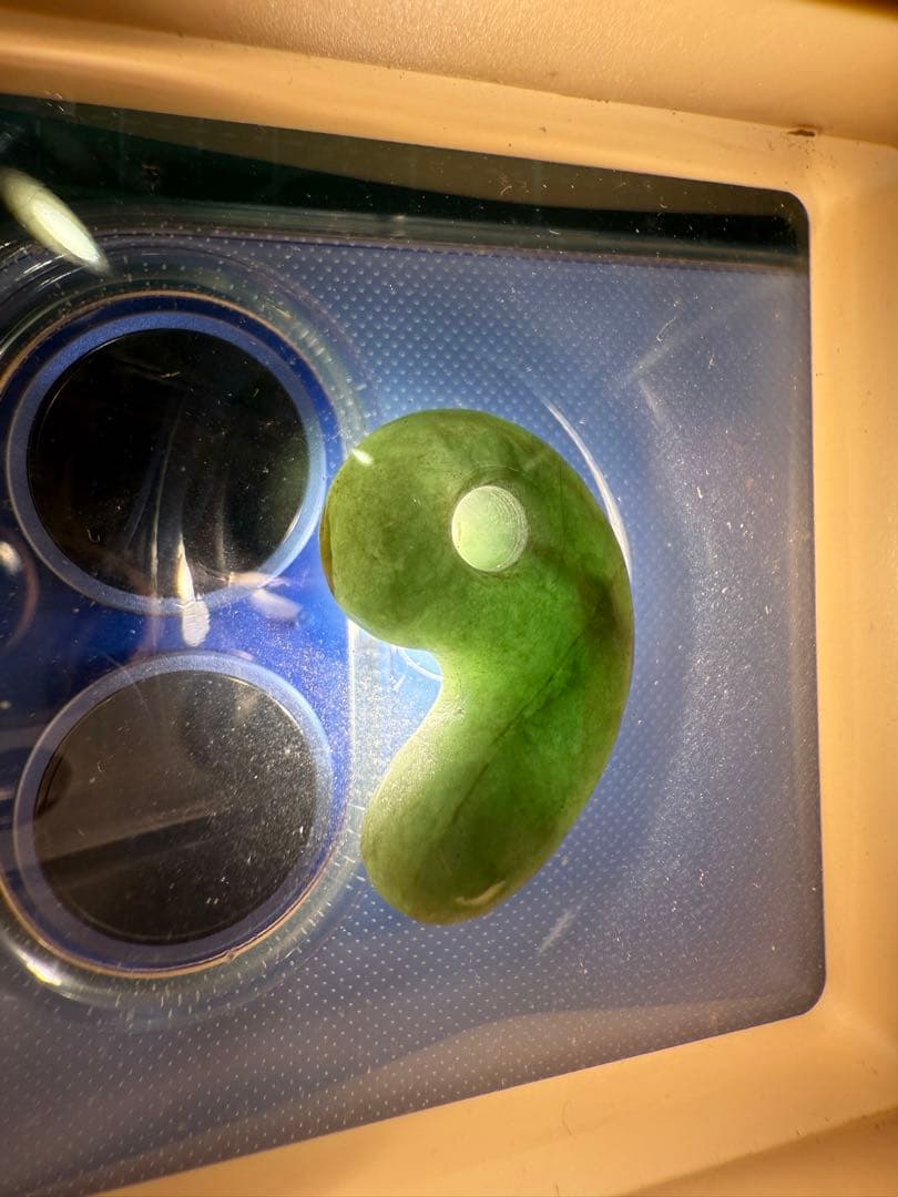 糸魚川産‼️勾玉‼️ご覧の通り説明不要の上クラス‼️青海の濃緑色ヒスイ‼️ロウカン‼️