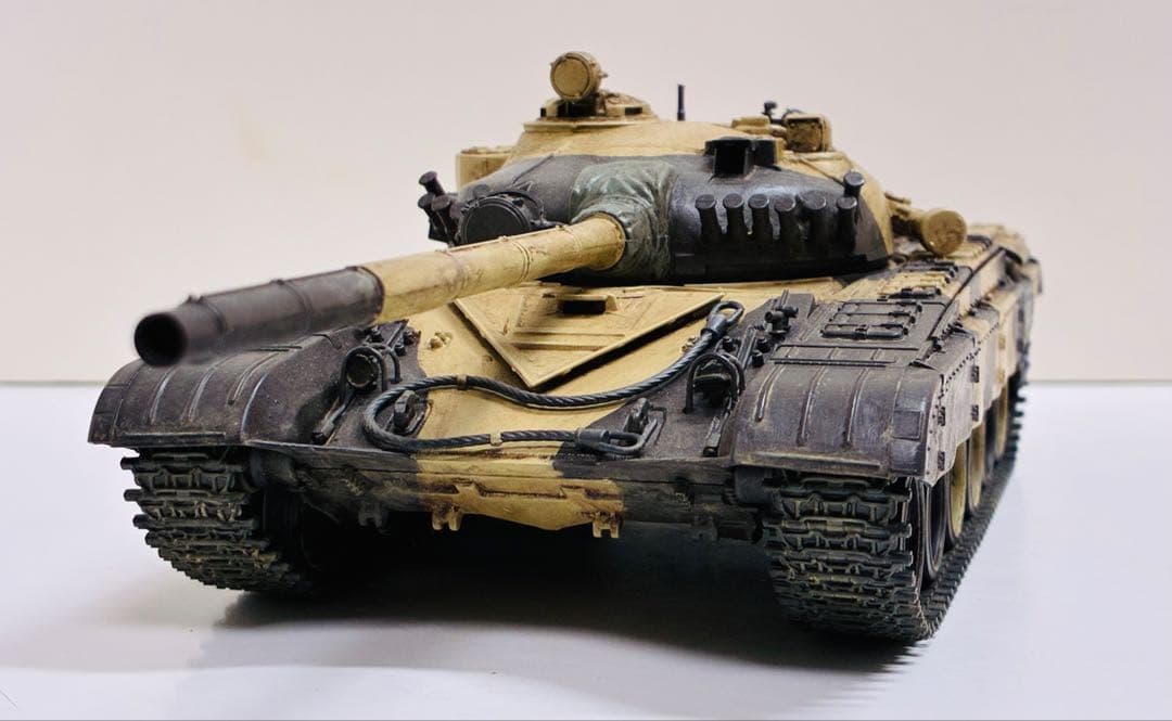 タミヤ　1/35 T-72M1 戦車　完成品　模型　戦車　プラモデル　イラン