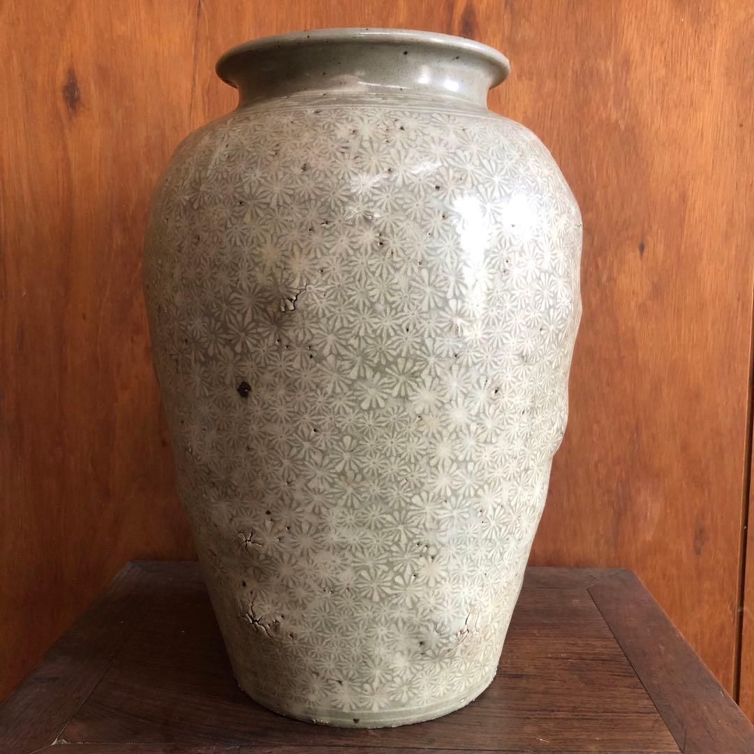 類品の少ない李朝花三島大壺桐箱入