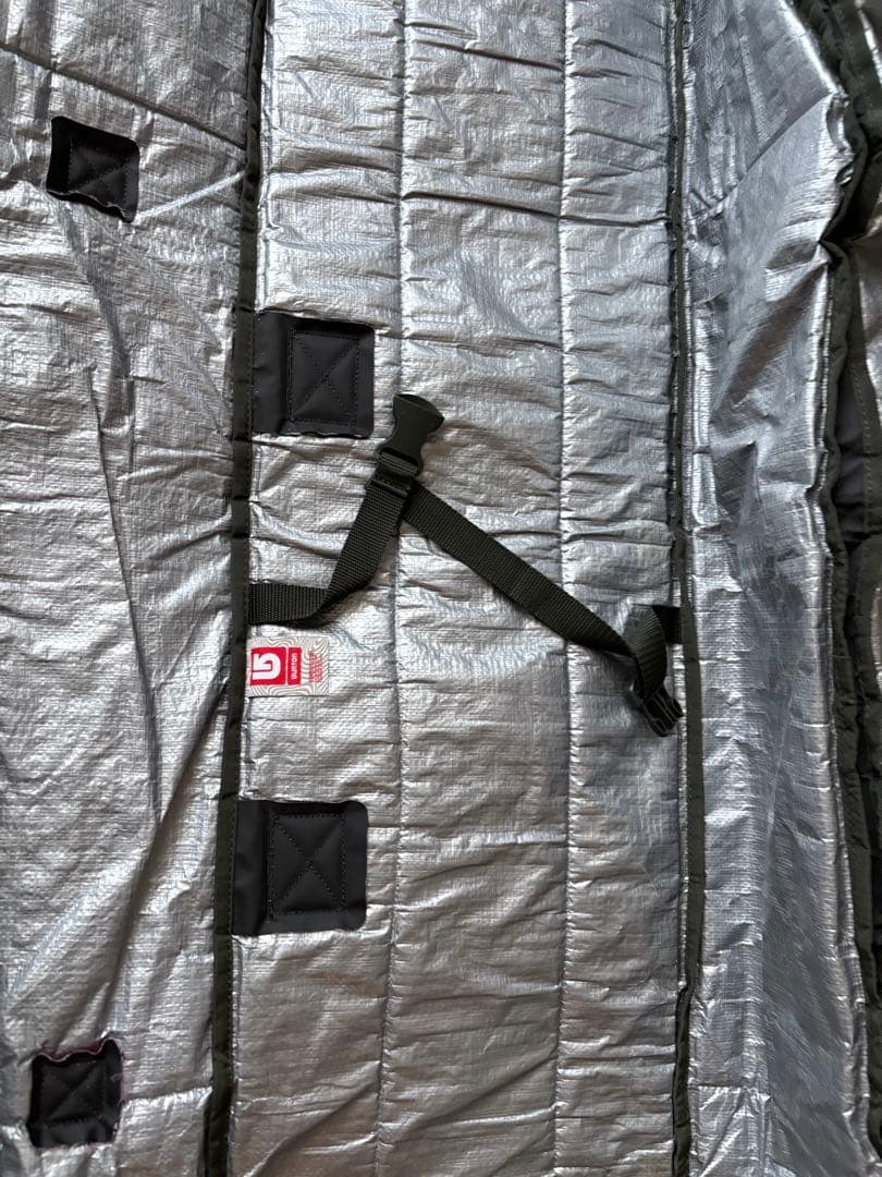 2回のみ使用　赤チェック BURTON キャスター付き　スノーボードケース