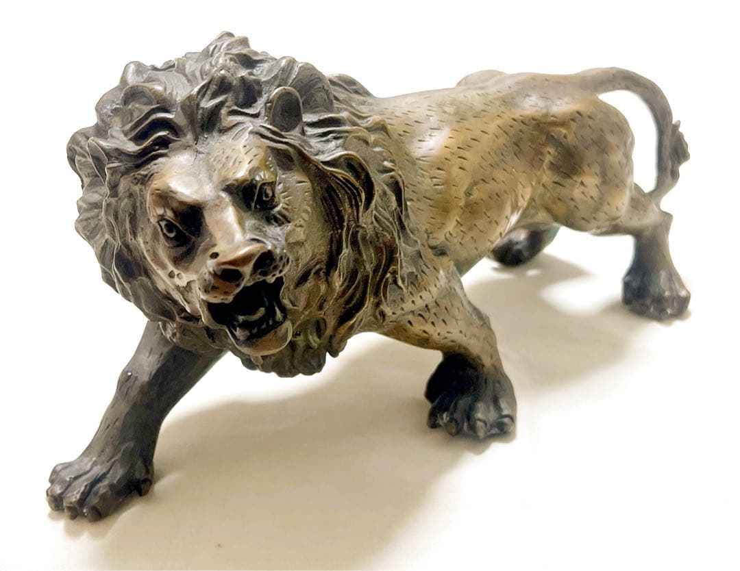 金属工芸　銅製　長さ約30cm　百獣の王　ライオン　置物