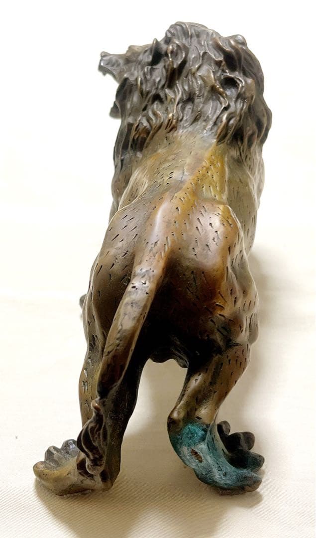 金属工芸　銅製　長さ約30cm　百獣の王　ライオン　置物