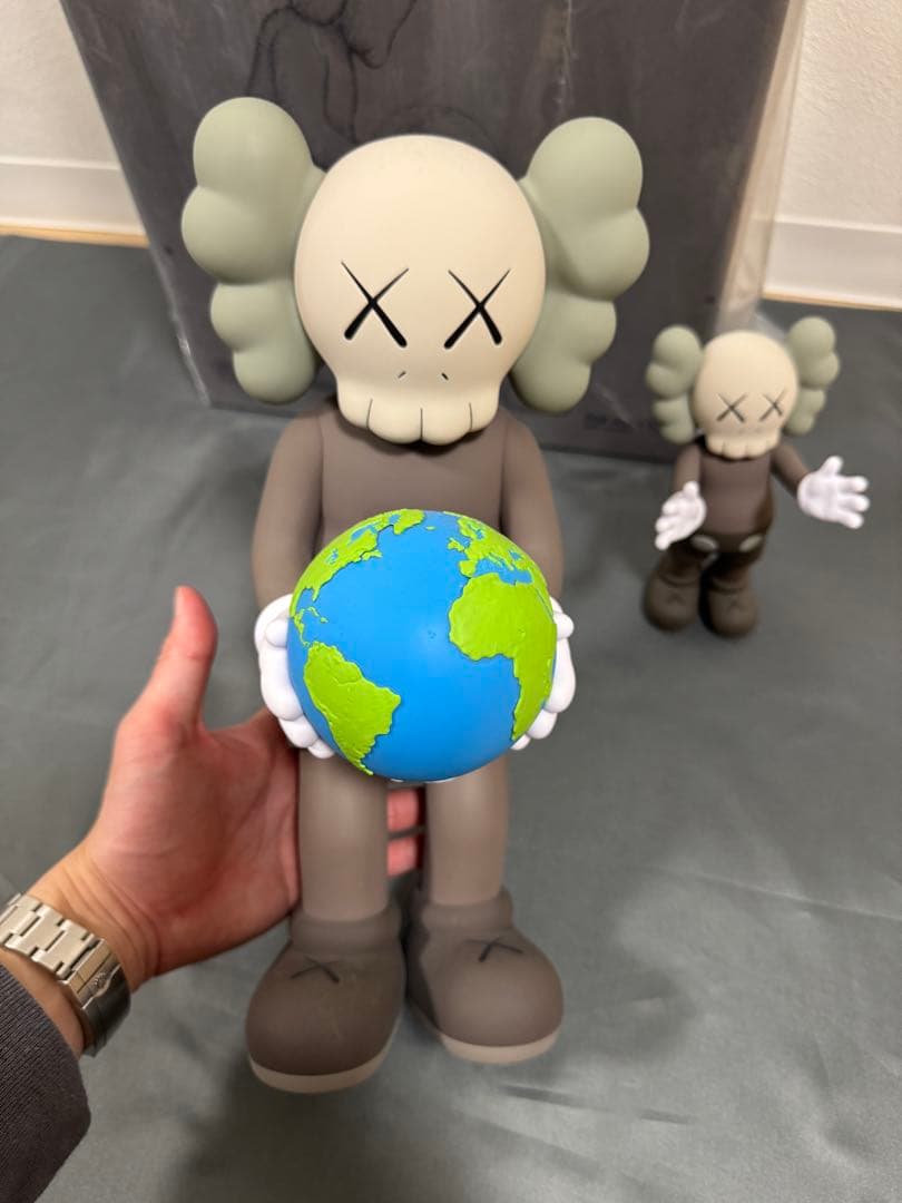KAWS カウズ　フィギュア