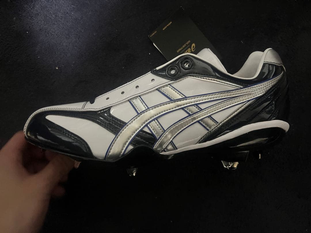 ASICS スパイクシューズ ホワイト/ネイビー