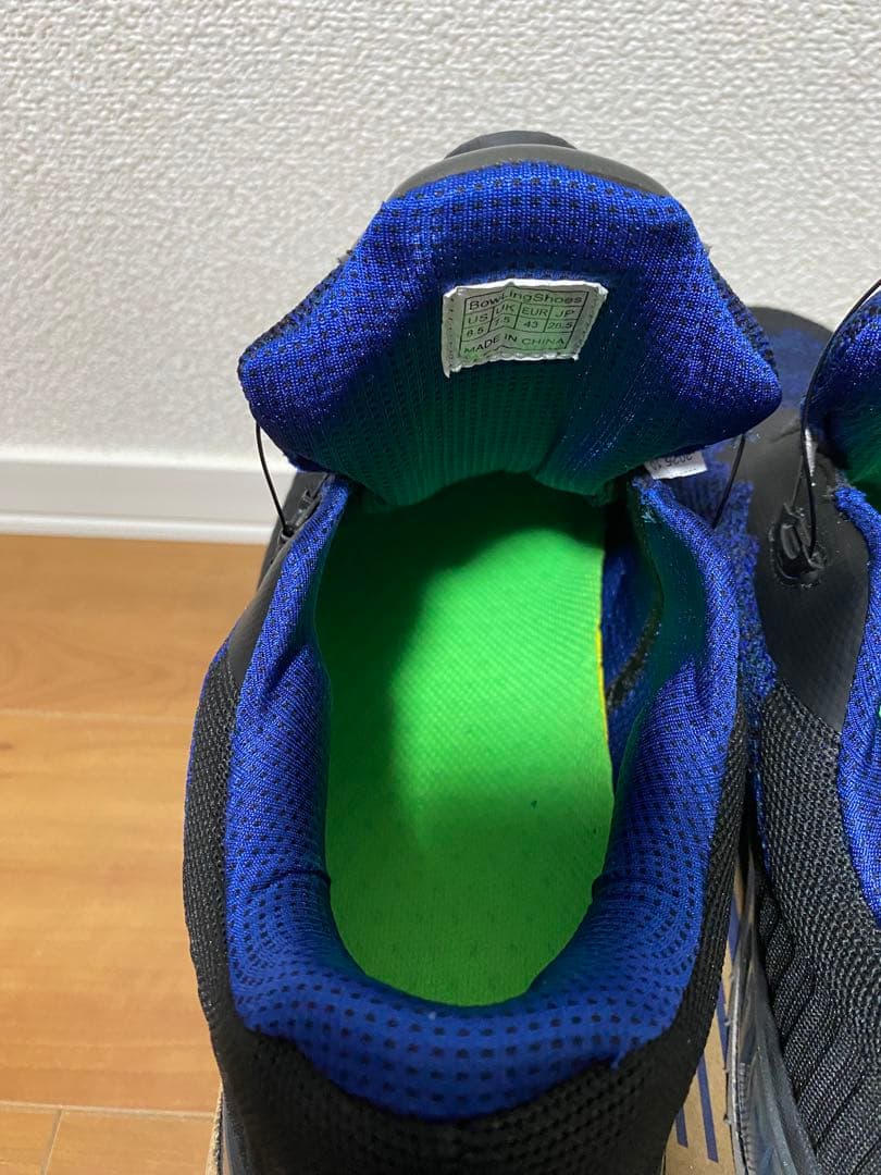 ボウリングシューズ