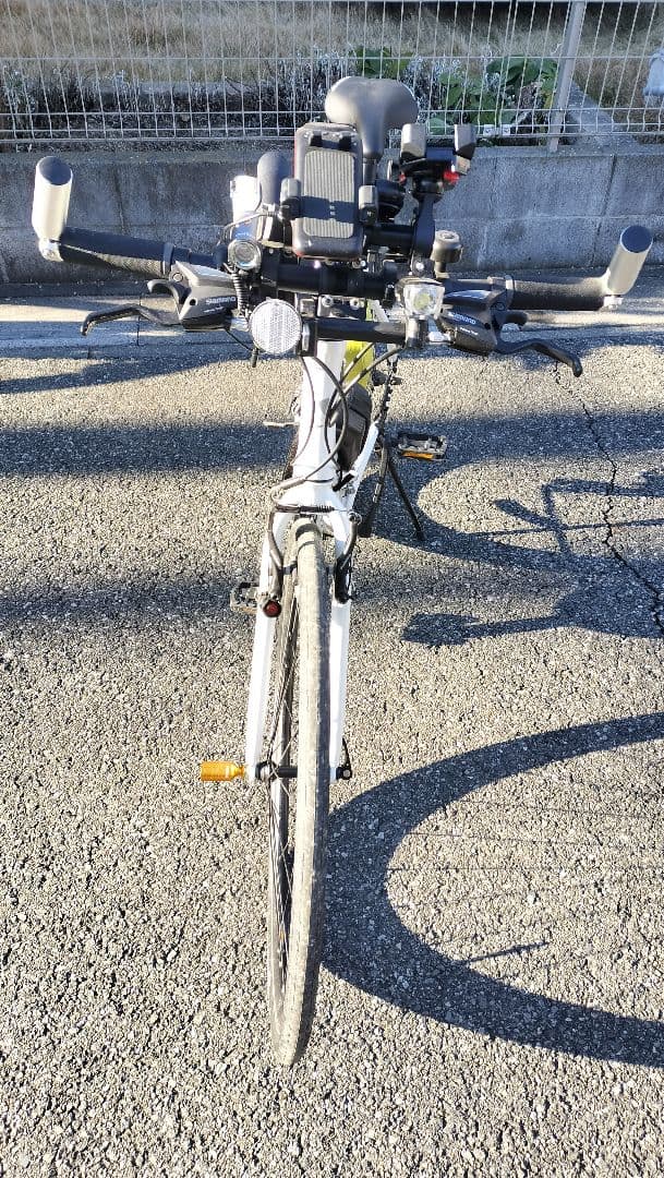 NESTOスポーツバイク ホワイト DETONATORタイヤ700✖32c