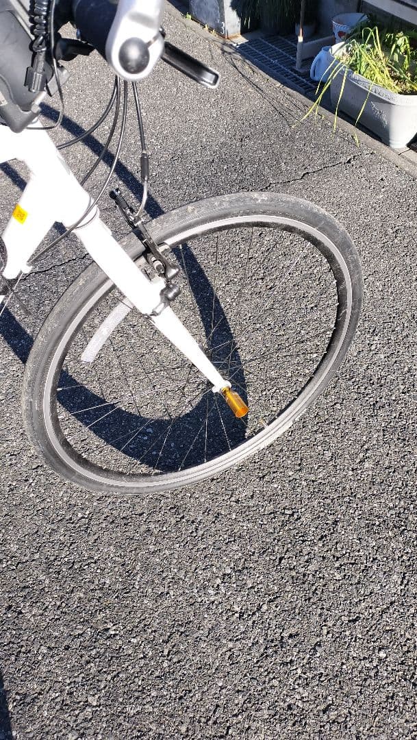 NESTOスポーツバイク ホワイト DETONATORタイヤ700✖32c