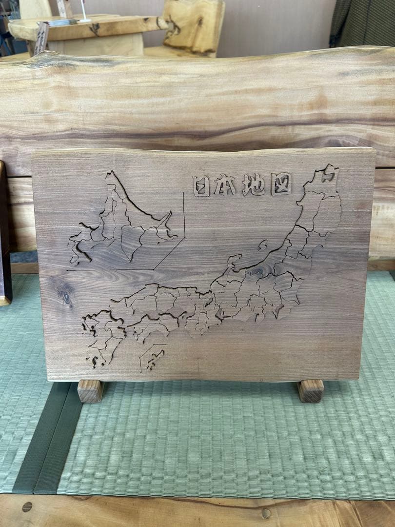 天然木槐一枚板　日本地図