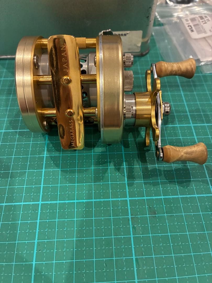 ⭐*️様 メガバス パガーニ P300R 渓流フルカスタム シャンパン/ゴールド