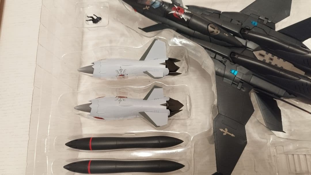 アルカディア 1/60 完全変形 SV-51γ イワノフ搭乗機