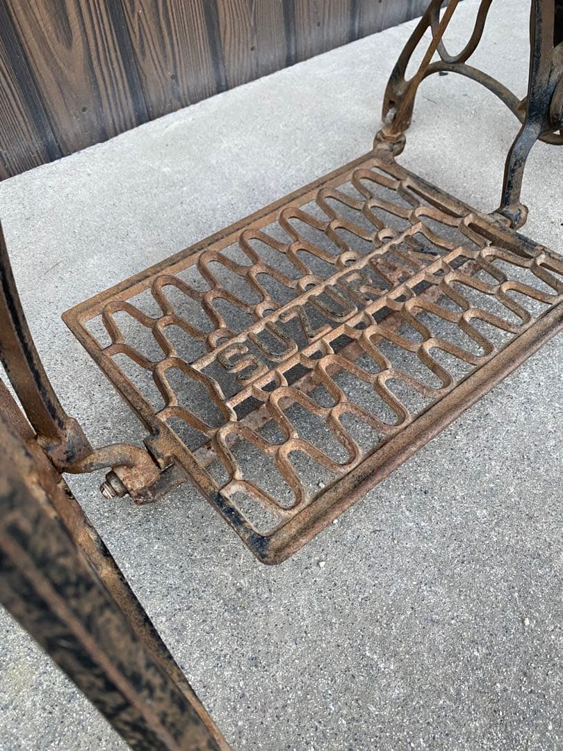 SUZURAN ミシン台　アンティーク　ミシン脚　アイアン　リメイク　カフェ