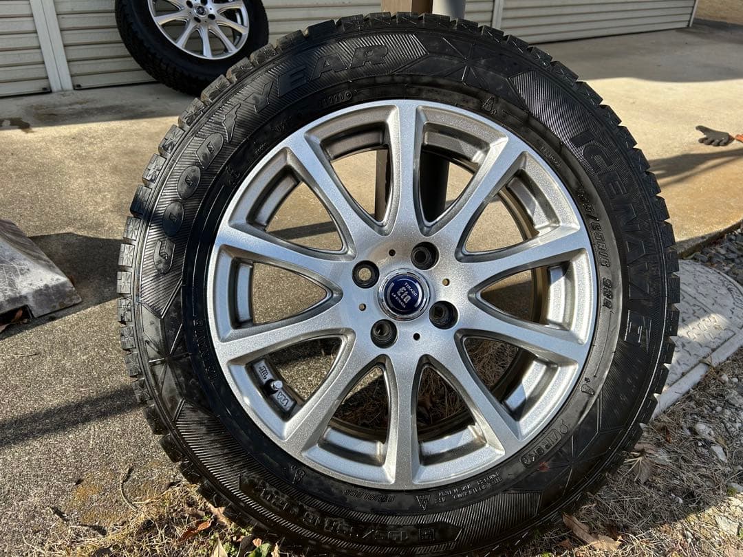 トヨタ・ライズ・ロッキースタッドレスタイヤホイールセット