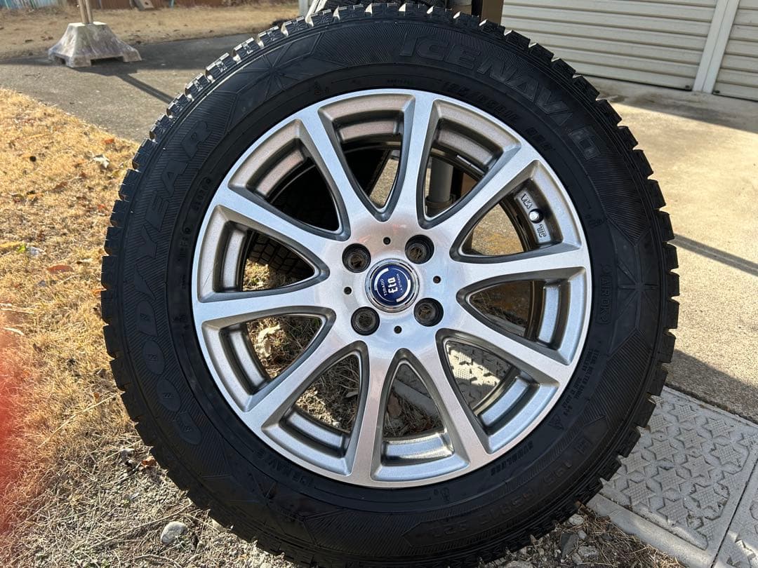 トヨタ・ライズ・ロッキースタッドレスタイヤホイールセット