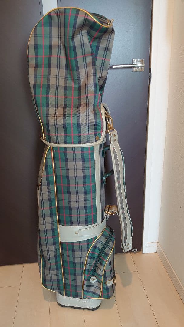 未使用　ゴルフバッグ グレーと緑のチェック柄（高さ115cm）