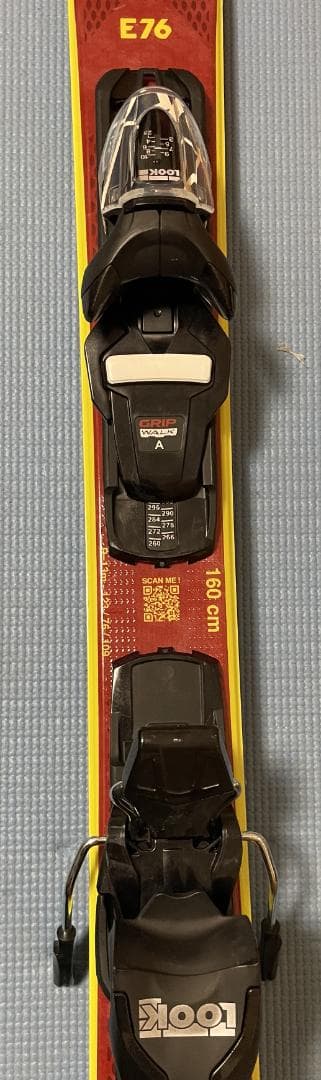 ROSSIGNOLのスキー板（160cm）とストック（115cm）