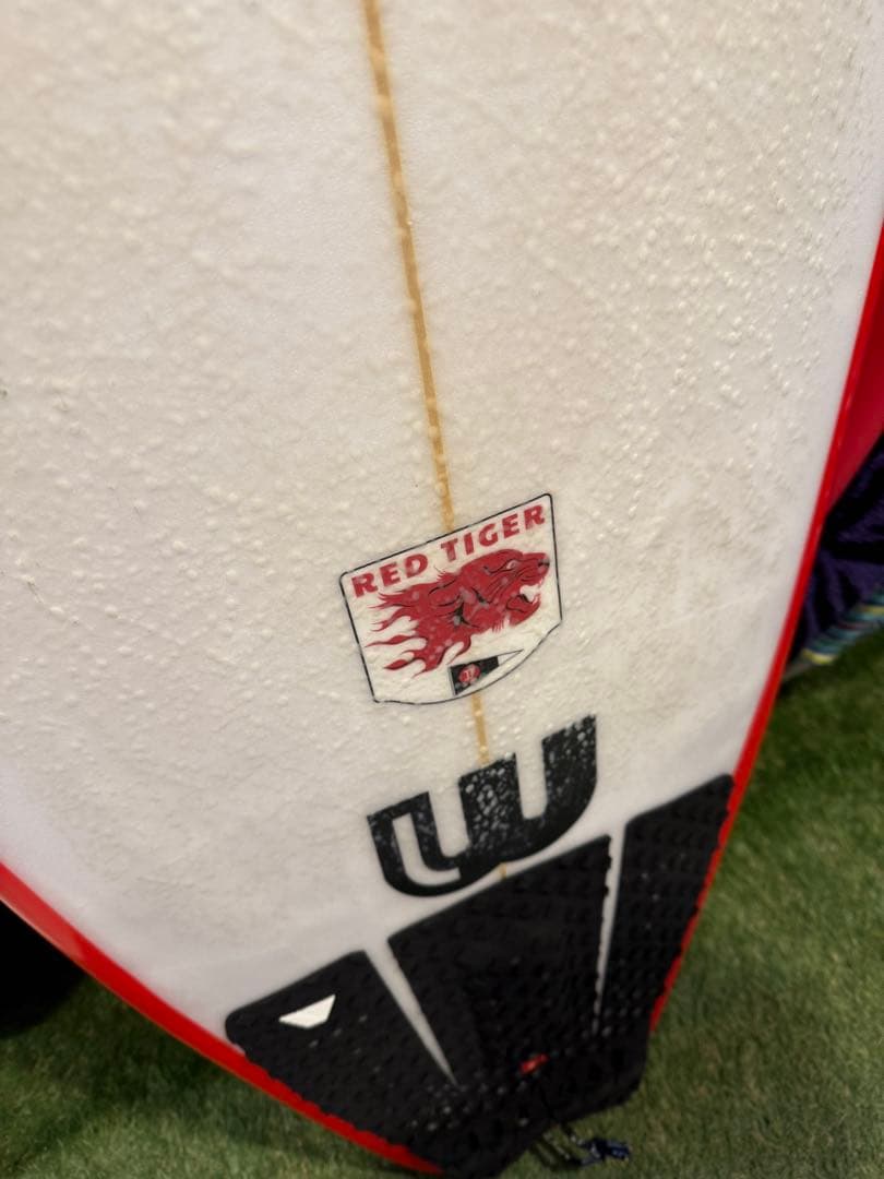 PYZEL REDTIGERショートボード