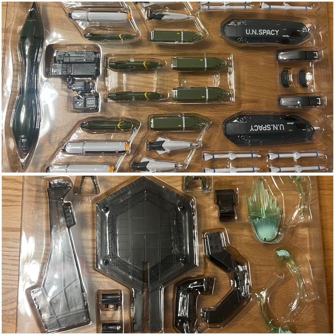 【美品】DX超合金 バンダイ YF-19 マクロスプラス フルセットパック