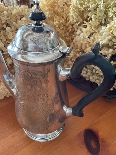 重厚な 英国アンティーク 銀器 コーヒーポット 925g エボニーハンドル 彫刻