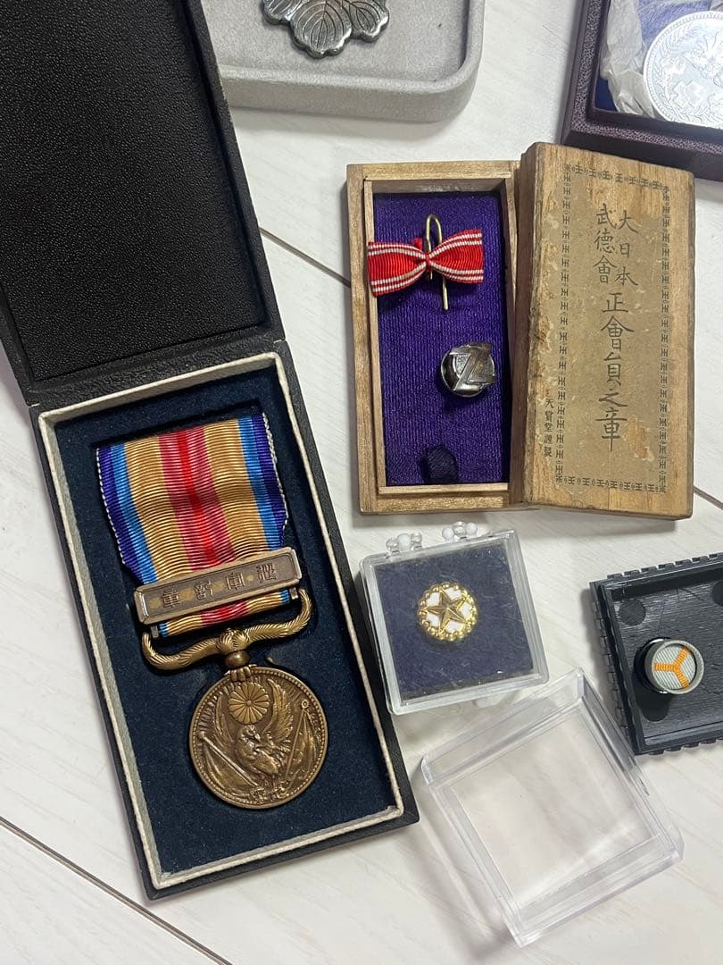 勲八等白色桐葉章 記章 勲章 旧日本軍 当時物 コレクション アンティーク