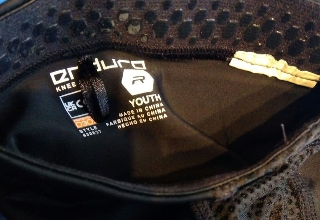 G-FORM プロテクターショーツ　Sサイズ　FOX 二ースリーブ　ユース