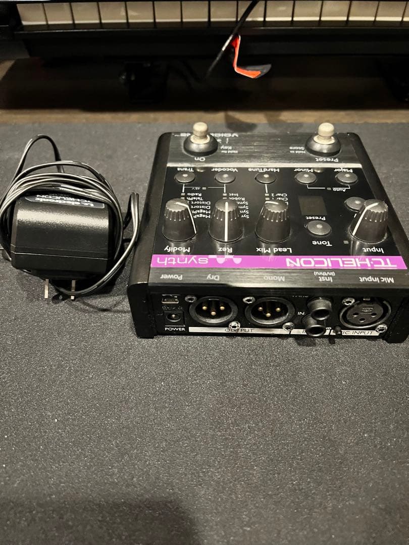 TC-Helicon VoiceTone Synth エフェクター