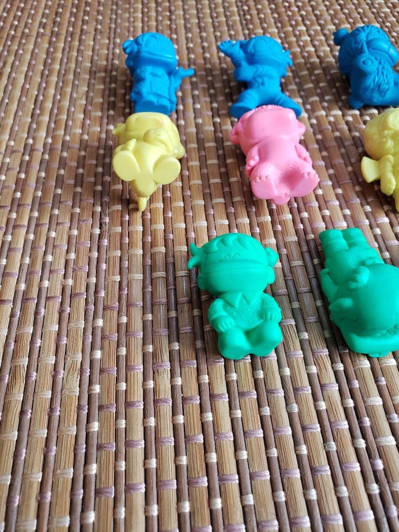 あさりちゃん消しゴム　ガシャポン　キャラクター　アラレちゃん　キン消し