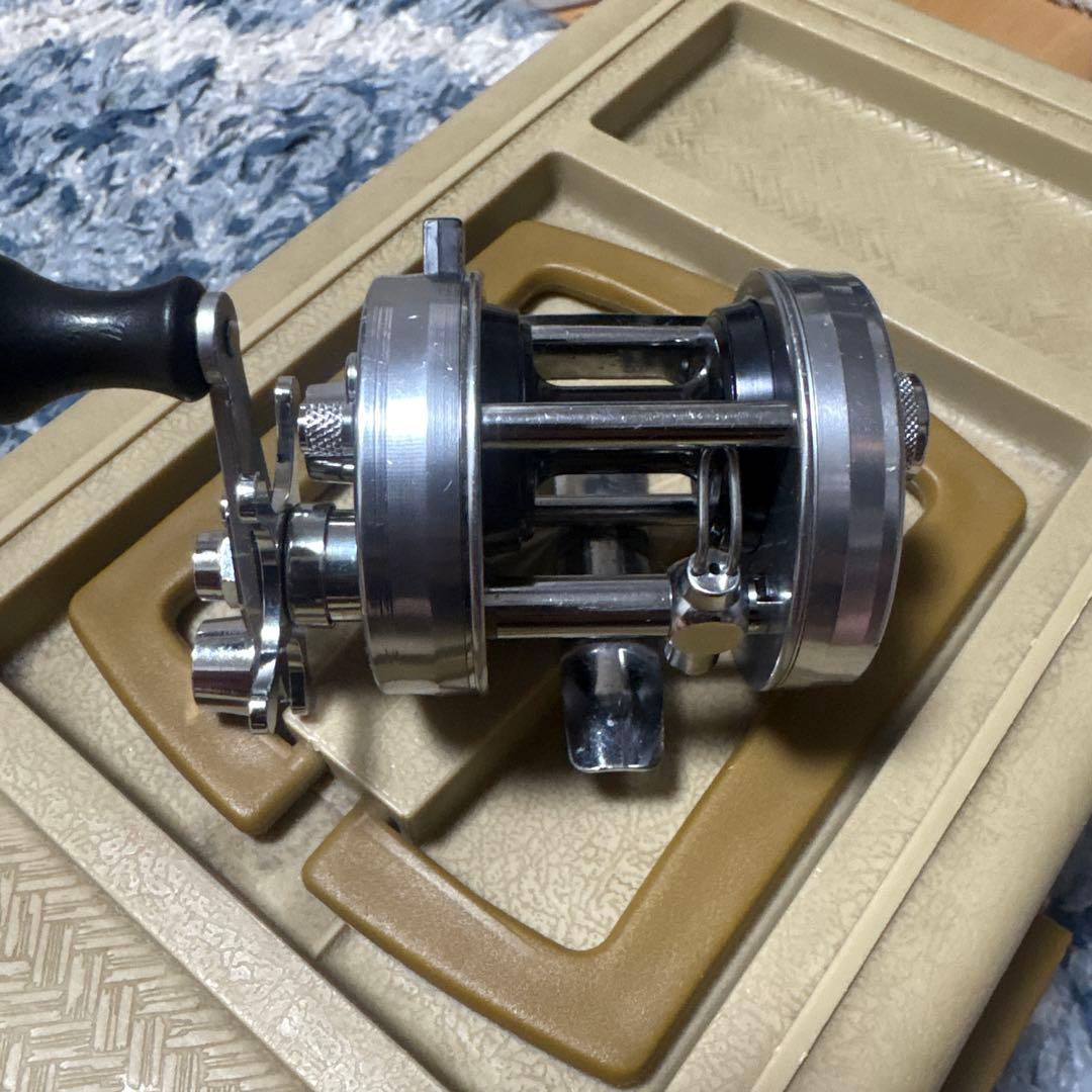 ABU 2500C シルバー