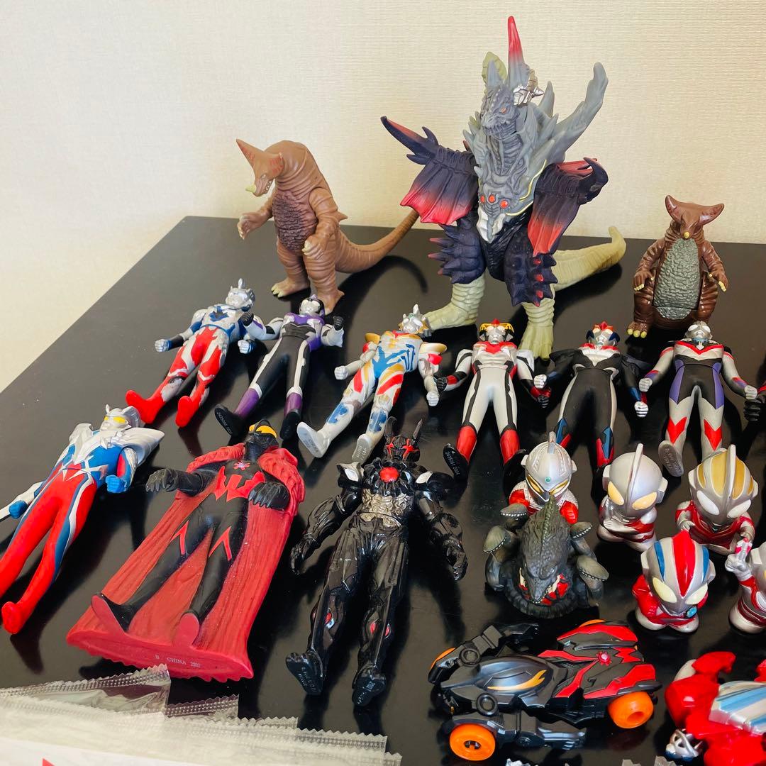 55個　ウルトラマン　フィギュア　怪獣　シール　ソフビ　まとめ売り