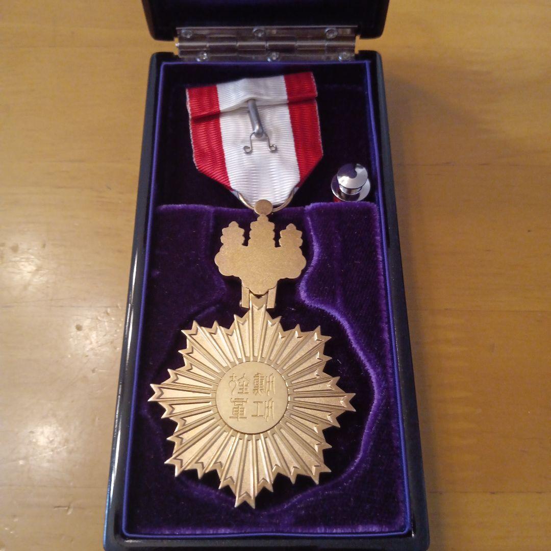 【激レア 極美品】現行 旭日小綬章 旧勲四等 勲章 略綬付き 完品 褒章 徽章