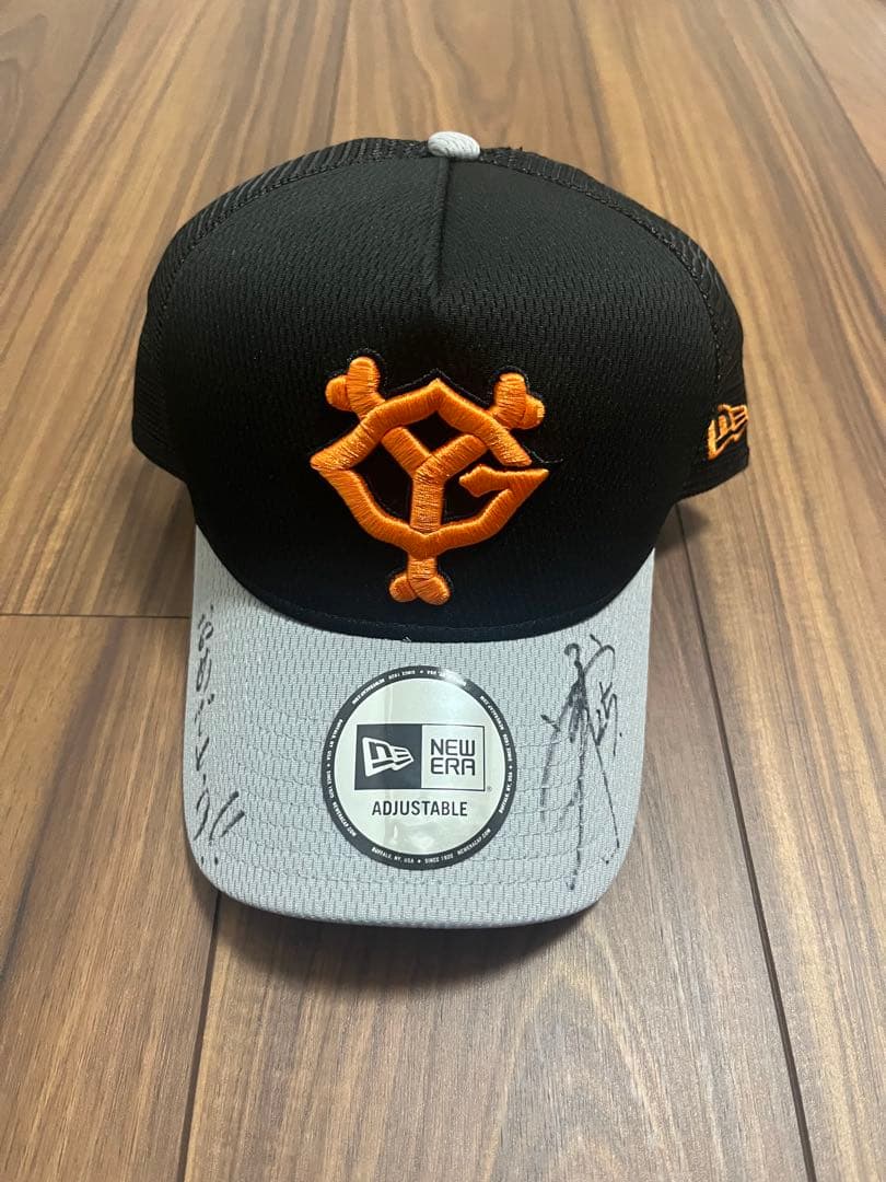 読売ジャイアンツ　巨人　岡本和真選手　直筆サイン　キャップ　帽子