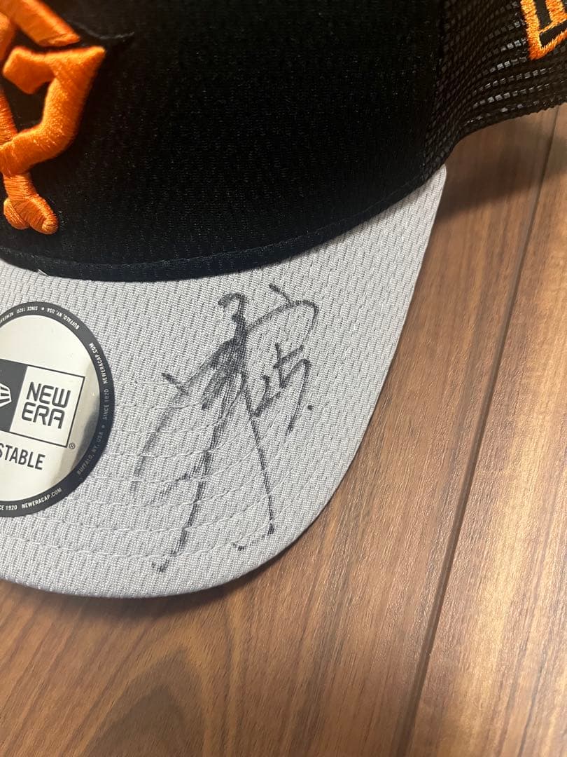 読売ジャイアンツ　巨人　岡本和真選手　直筆サイン　キャップ　帽子