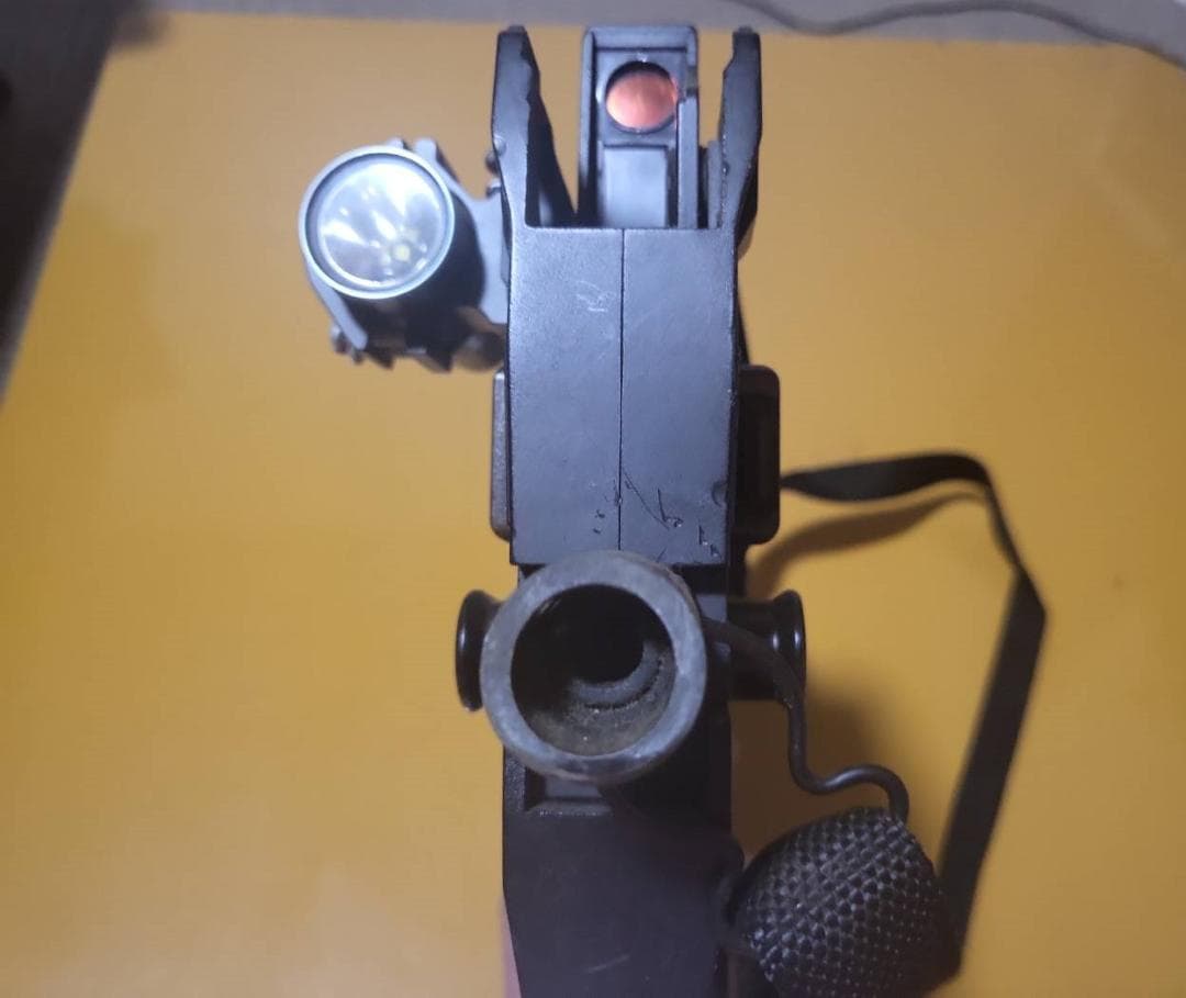 電動ガン　P90ライト付き