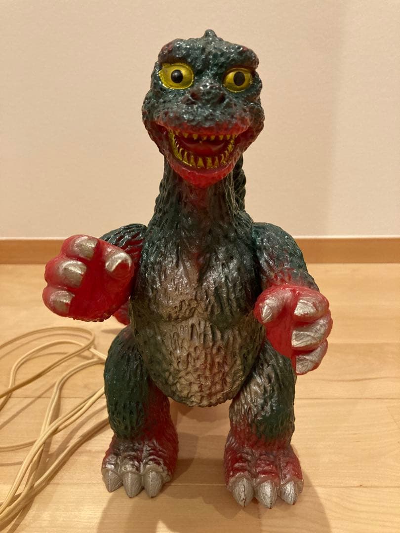 グレートザウルス　フィギュア　ライト点灯します。