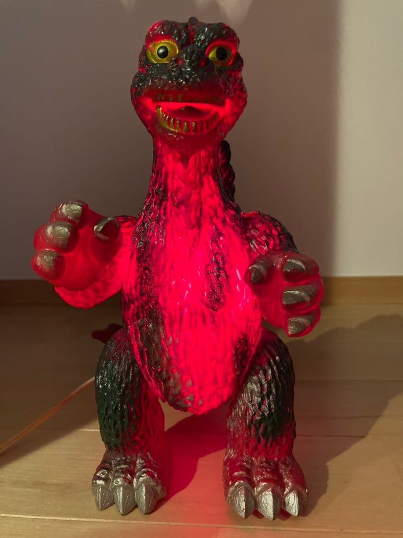 グレートザウルス　フィギュア　ライト点灯します。