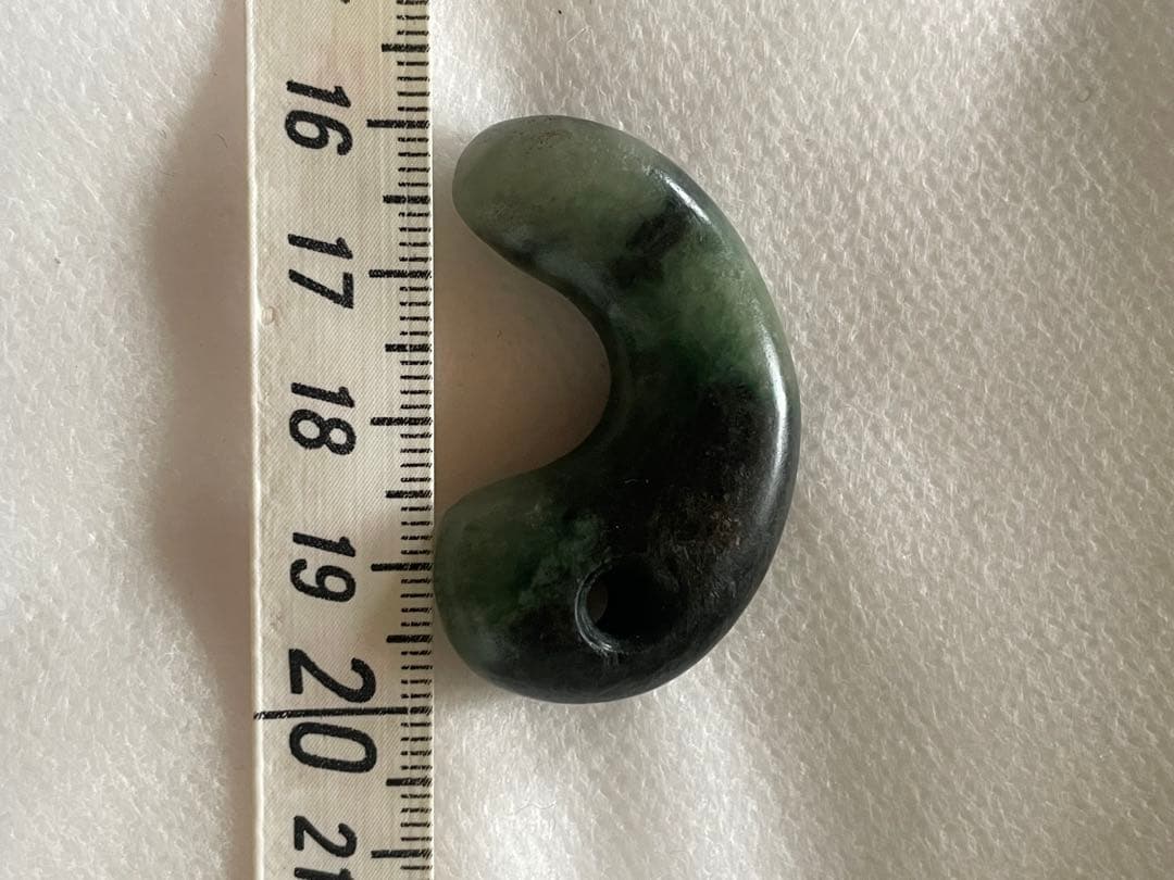 古墳時代　糸魚川　翡翠勾玉　出土品