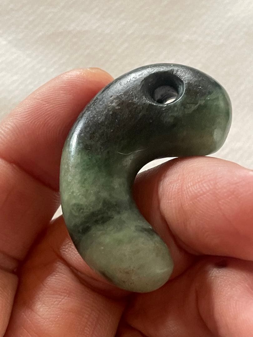 古墳時代　糸魚川　翡翠勾玉　出土品