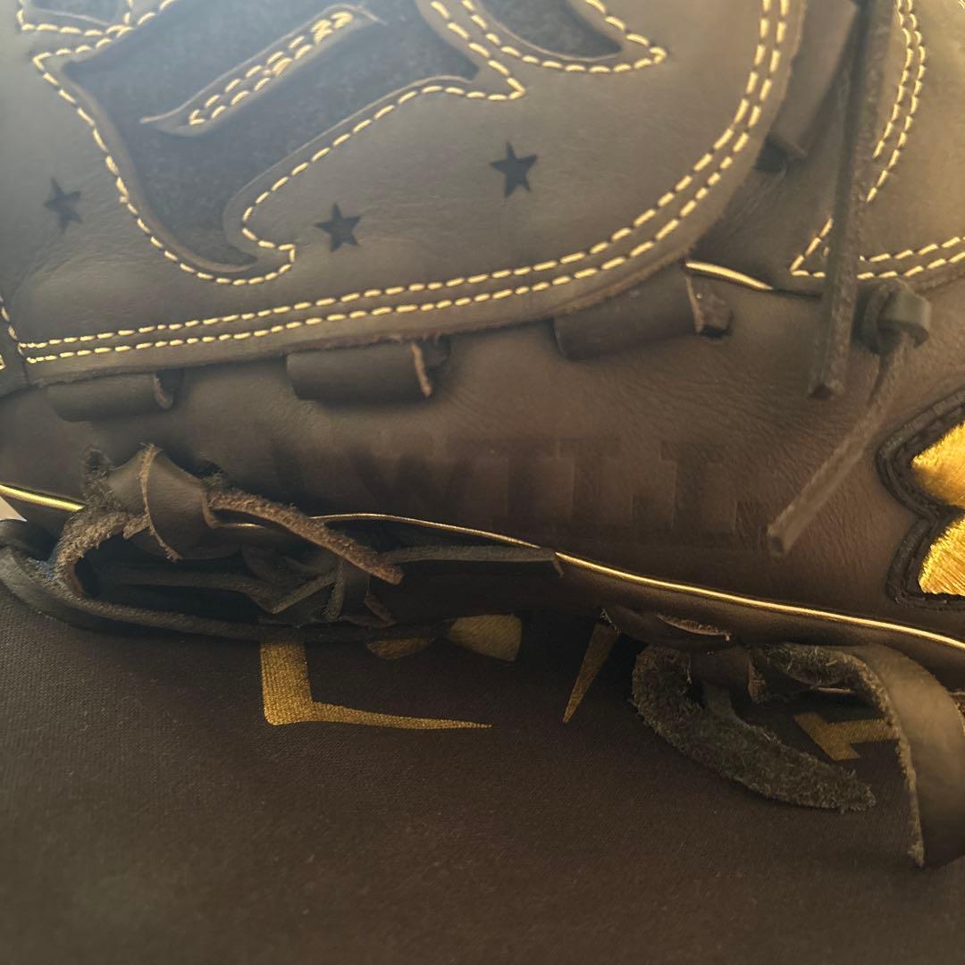 山﨑康晃 グローブ アンダーアーマー