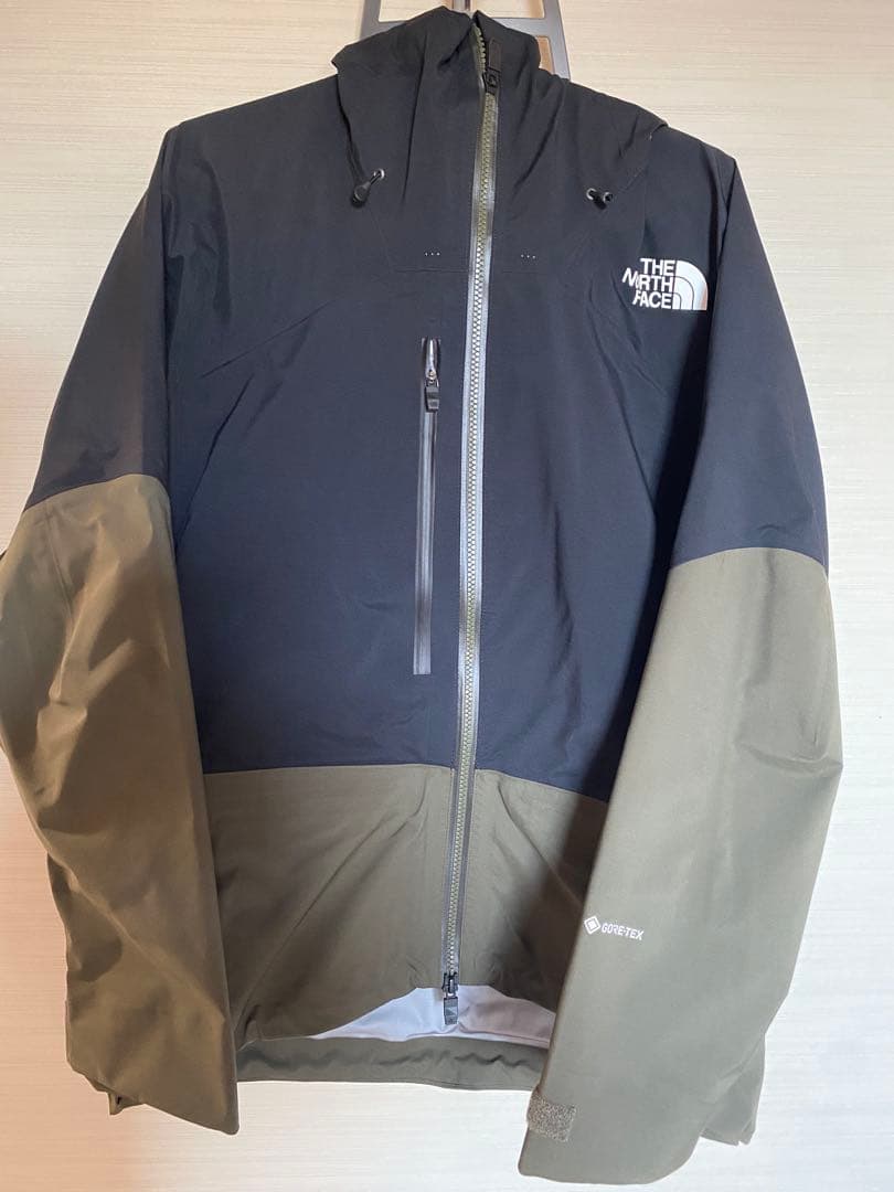 新品未使用　Mサイズ　THE NORTH FACE スノーウェアージャケット