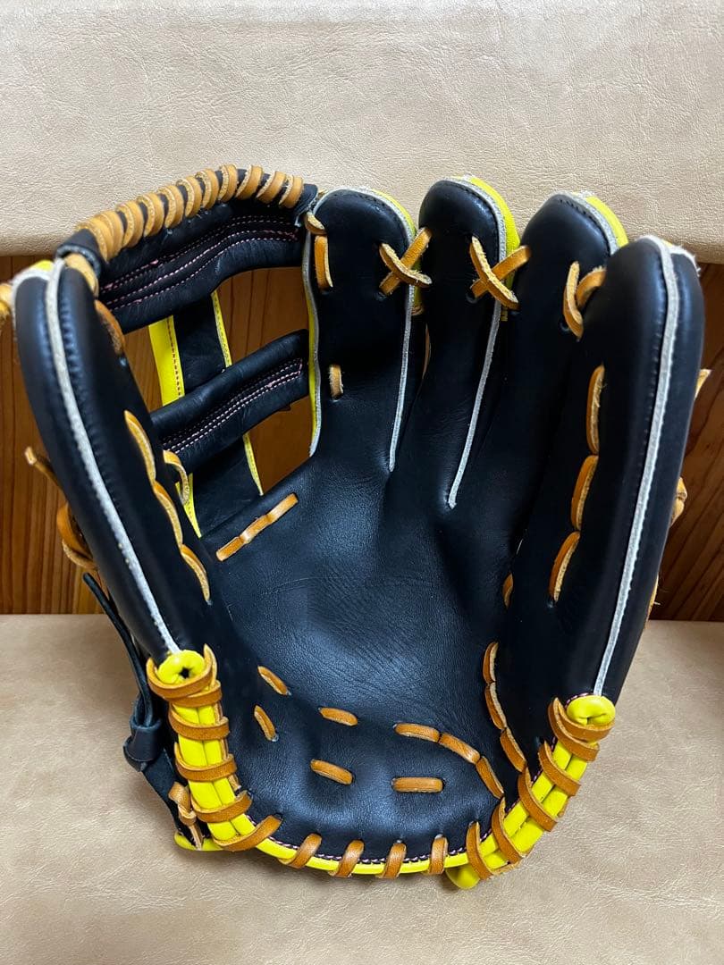 ルイスビルスラッガー 軟式グローブ 黒/黄